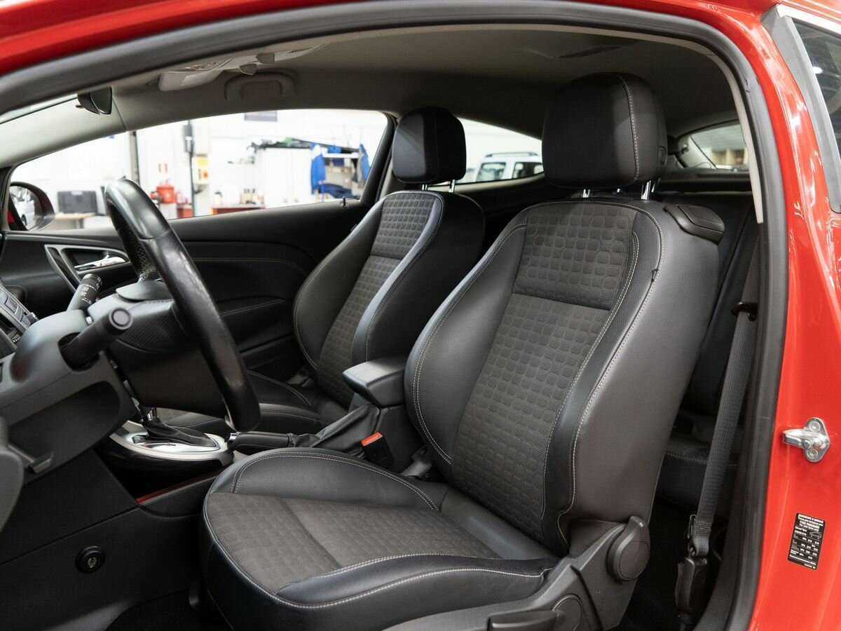 Купить Opel Astra GTC, 2012, 151 000 км, фото №6