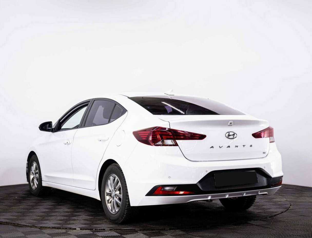 Купить Hyundai Avante, 2018, 83 500 км, фото №4