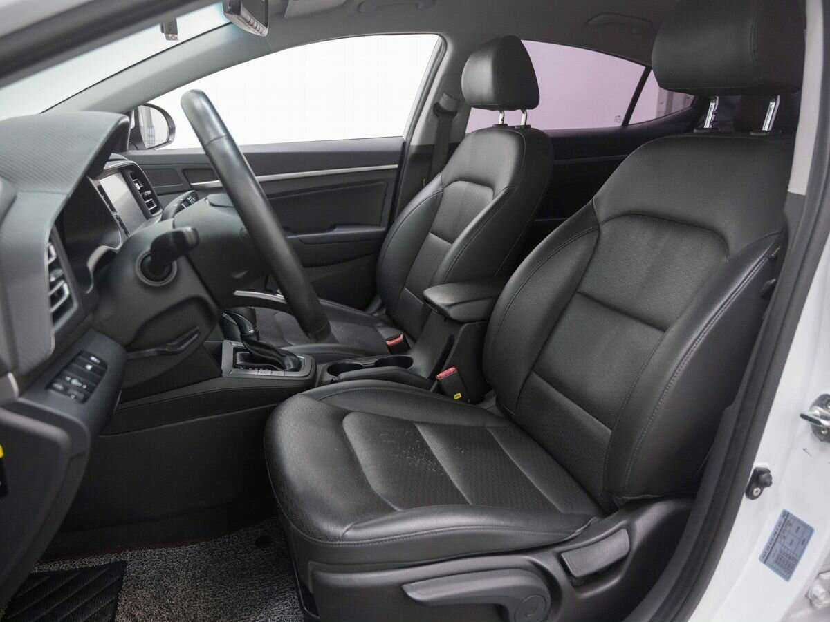 Купить Hyundai Avante, 2018, 83 500 км, фото №8