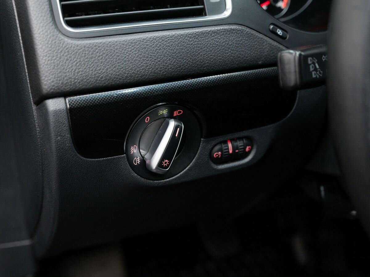 Купить Volkswagen Jetta, 2011, 140 000 км, фото №15