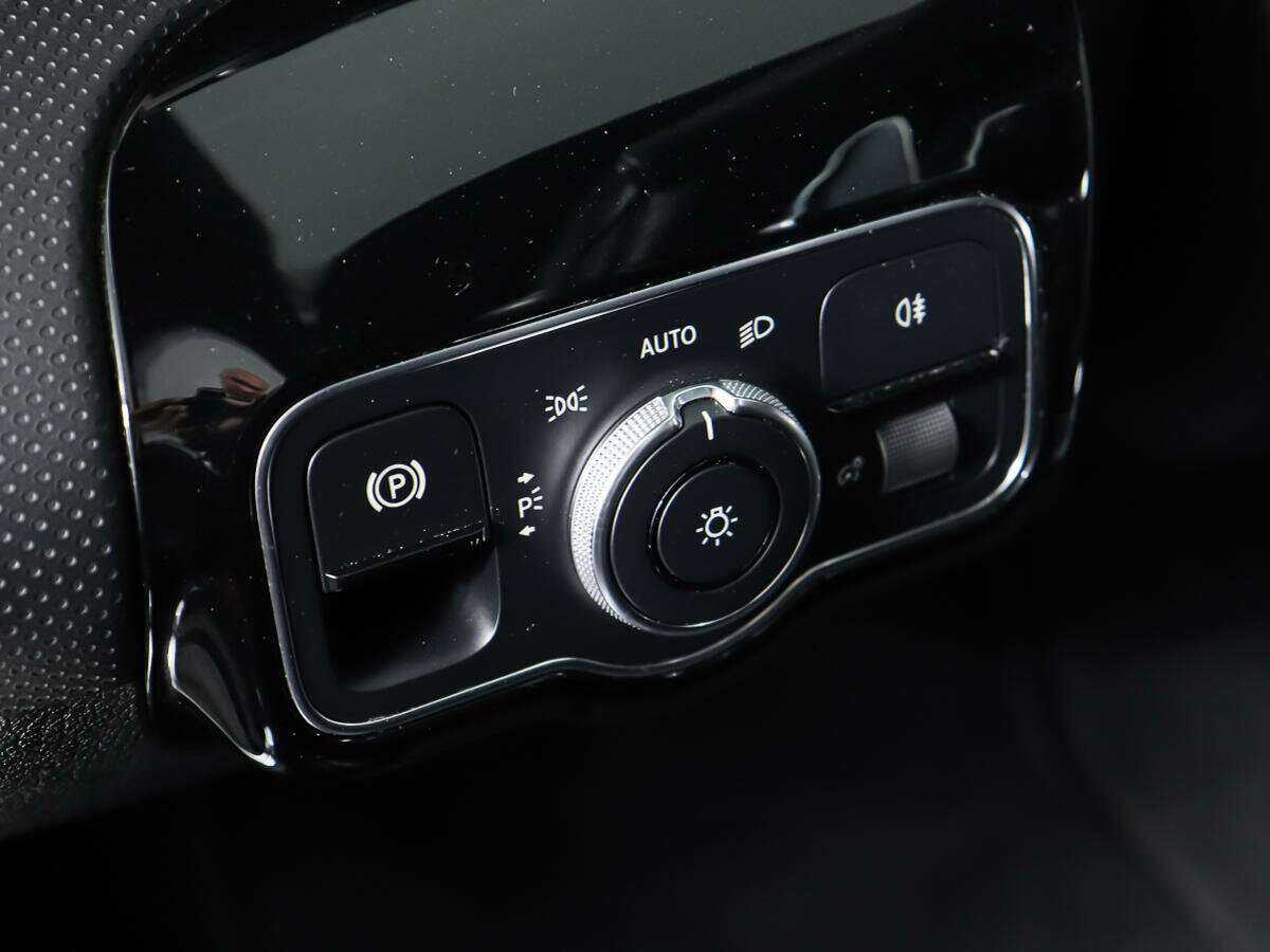 Купить Mercedes-Benz A-Класс 200, 2019, 43 180 км, фото №17