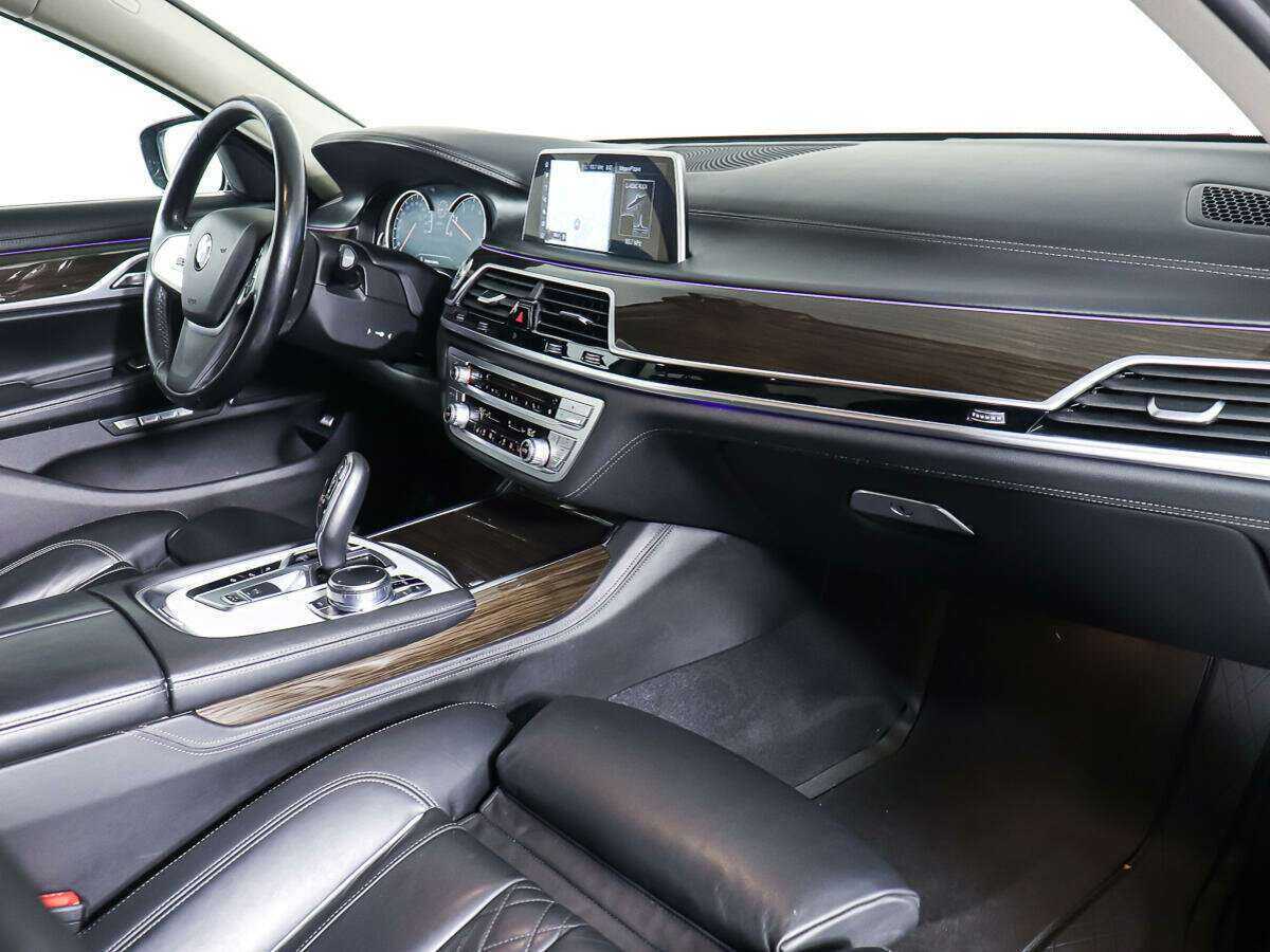 Купить BMW 7 серии 750i xDrive, 2016, 151 029 км, фото №9