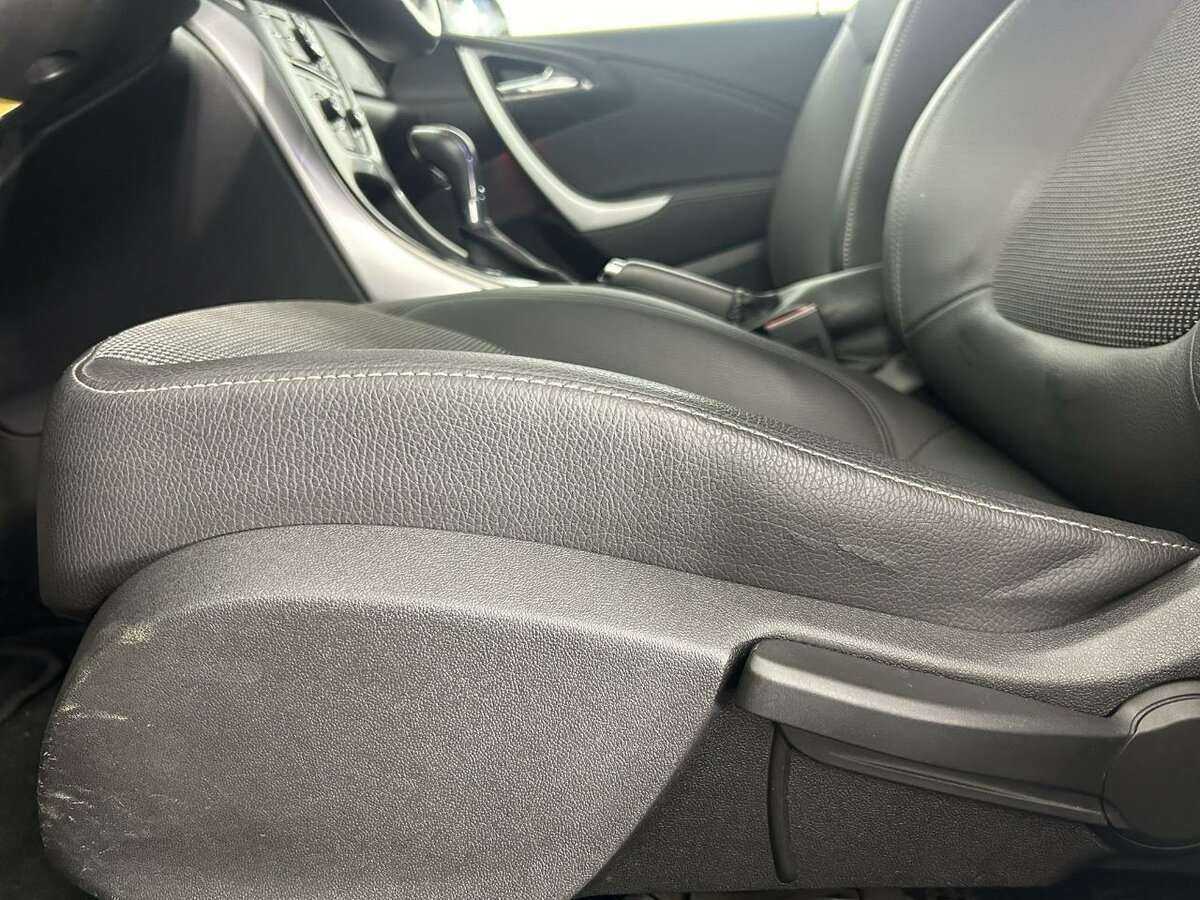 Купить Opel Astra, 2011, 258 397 км, фото №10