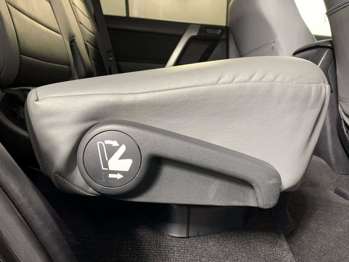 Купить Toyota Land Cruiser Prado, 2021, 60 190 км, фото №18