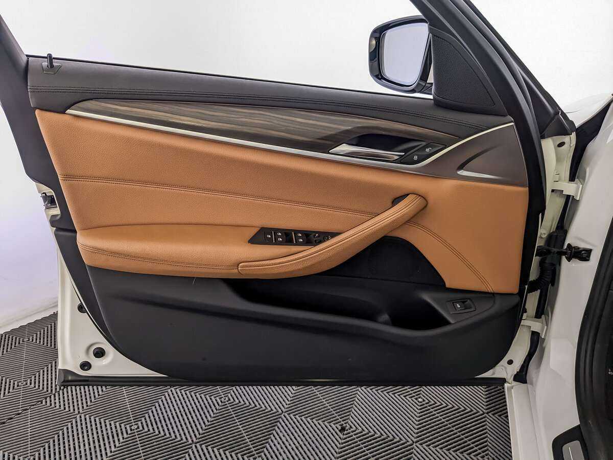 Купить BMW 5 серии 520d xDrive, 2017, 72 392 км, фото №14