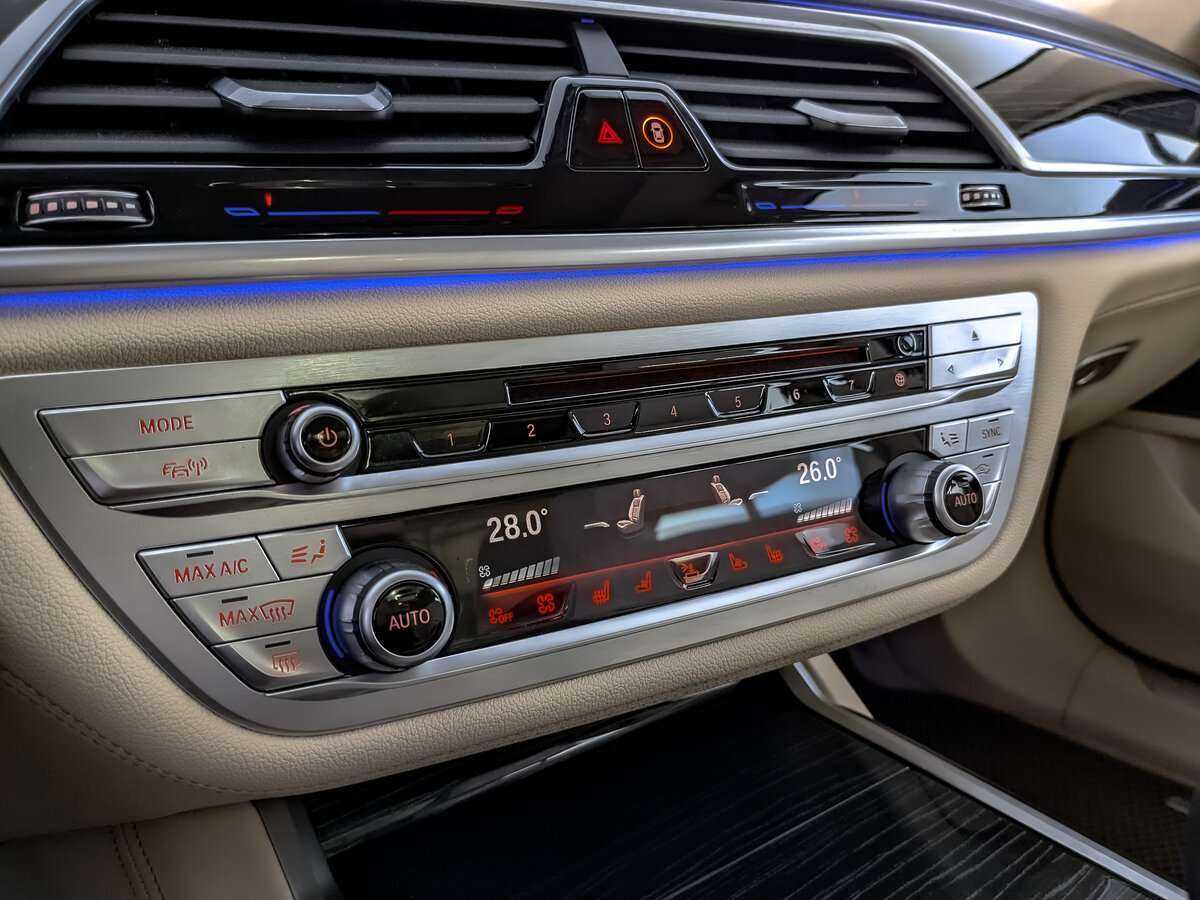Купить BMW 7 серии Long 740Li xDrive, 2021, 99 843 км, фото №15
