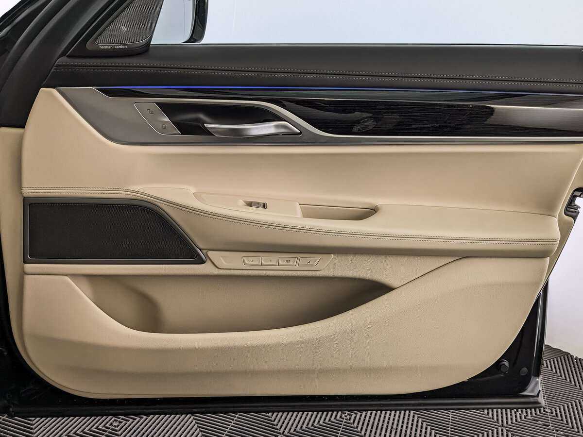 Купить BMW 7 серии Long 740Li xDrive, 2021, 99 843 км, фото №18