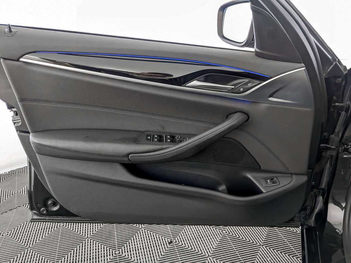 Купить BMW 5 серии 520d, 2019, 81 388 км, фото №17