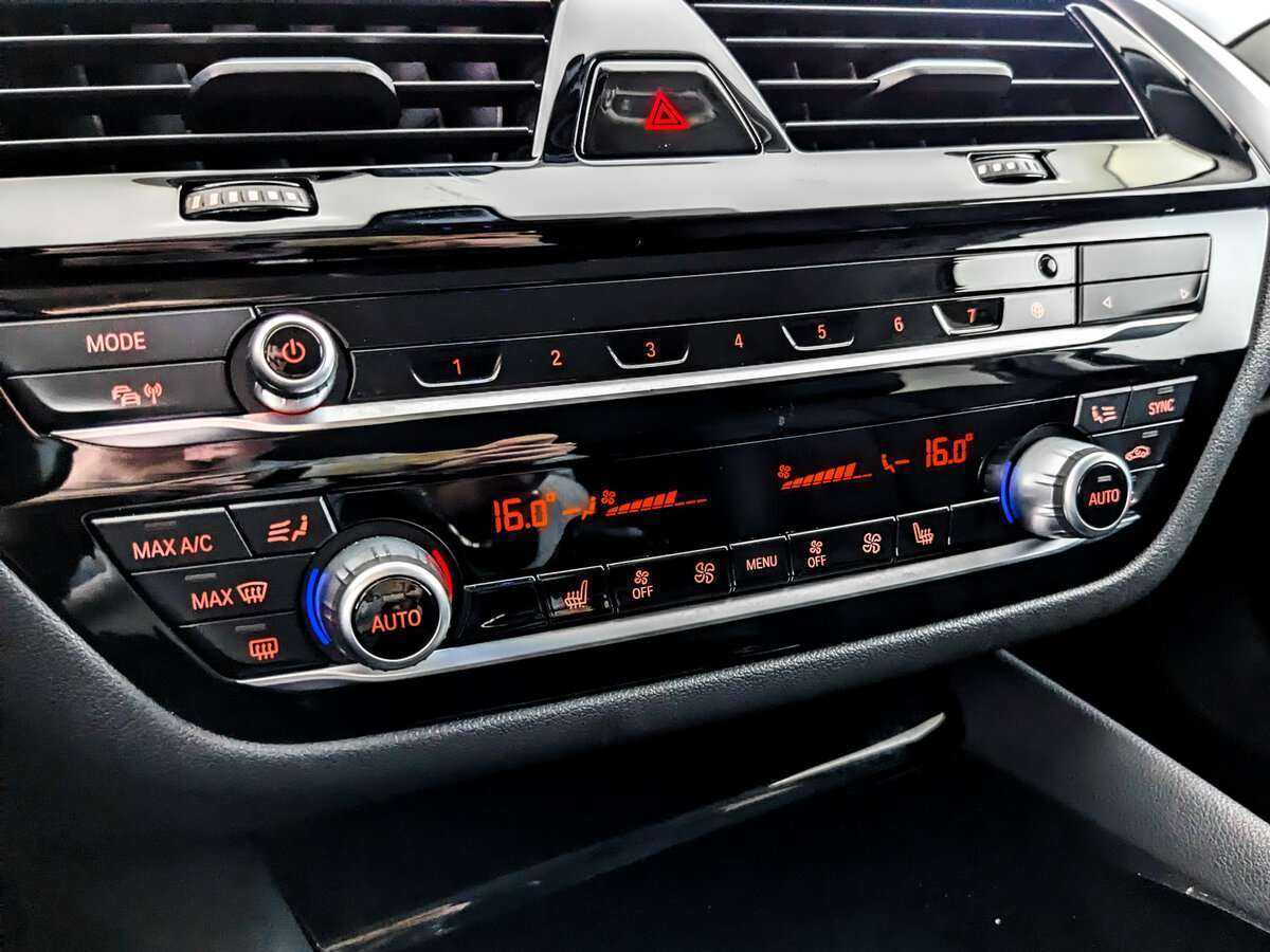 Купить BMW 5 серии 520d, 2019, 81 388 км, фото №25