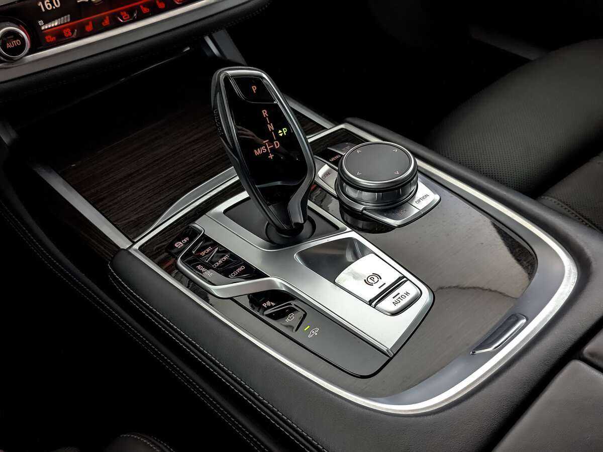 Купить BMW 7 серии Long 750Li xDrive, 2019, 48 116 км, фото №16