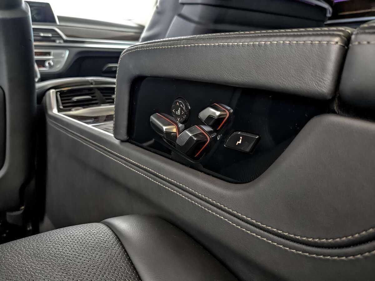 Купить BMW 7 серии Long 750Li xDrive, 2017, 78 101 км, фото №30