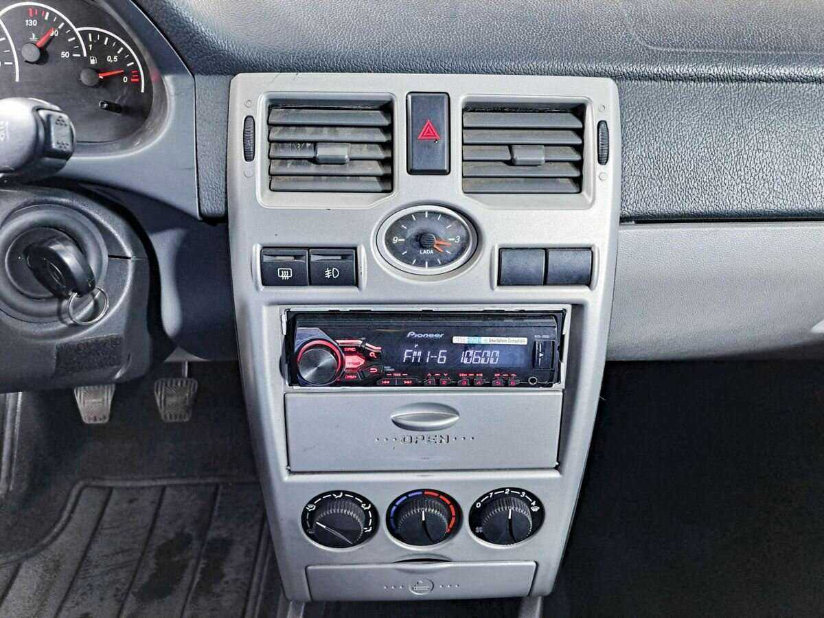 Купить Lada (ВАЗ) Priora, 2010, 180 000 км, фото №13