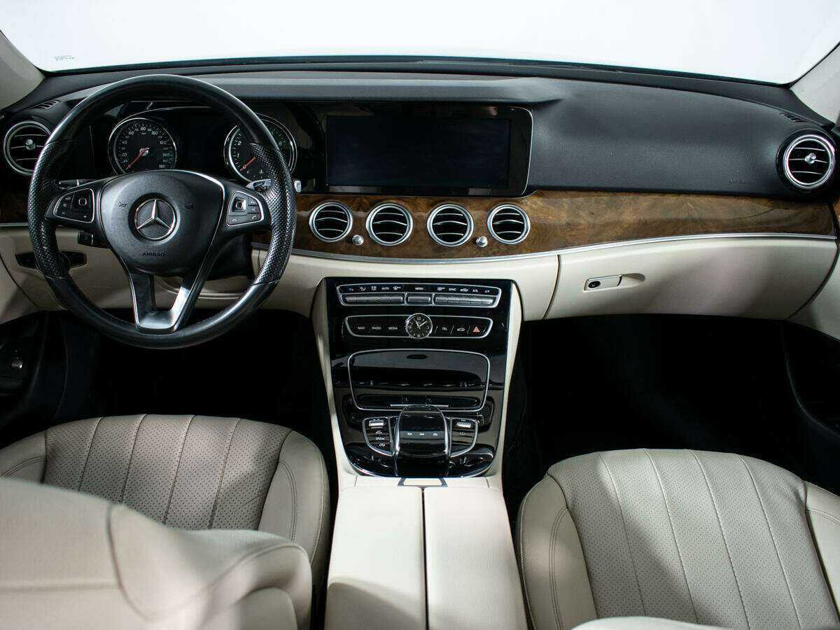 Купить Mercedes-Benz E-Класс 300, 2017, 129 604 км, фото №10