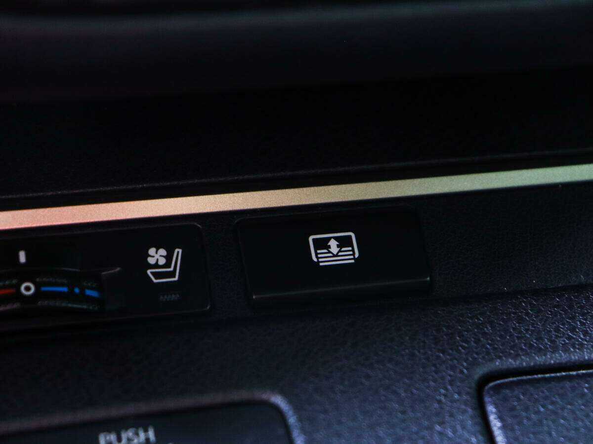 Купить Lexus ES 200, 2016, 121 281 км, фото №17