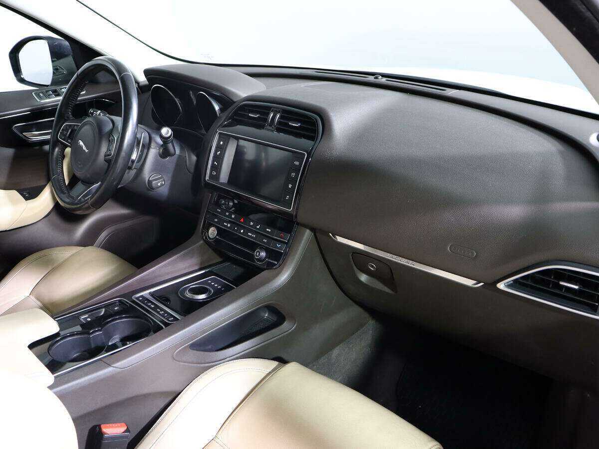 Купить Jaguar F-Pace, 2017, 130 200 км, фото №9