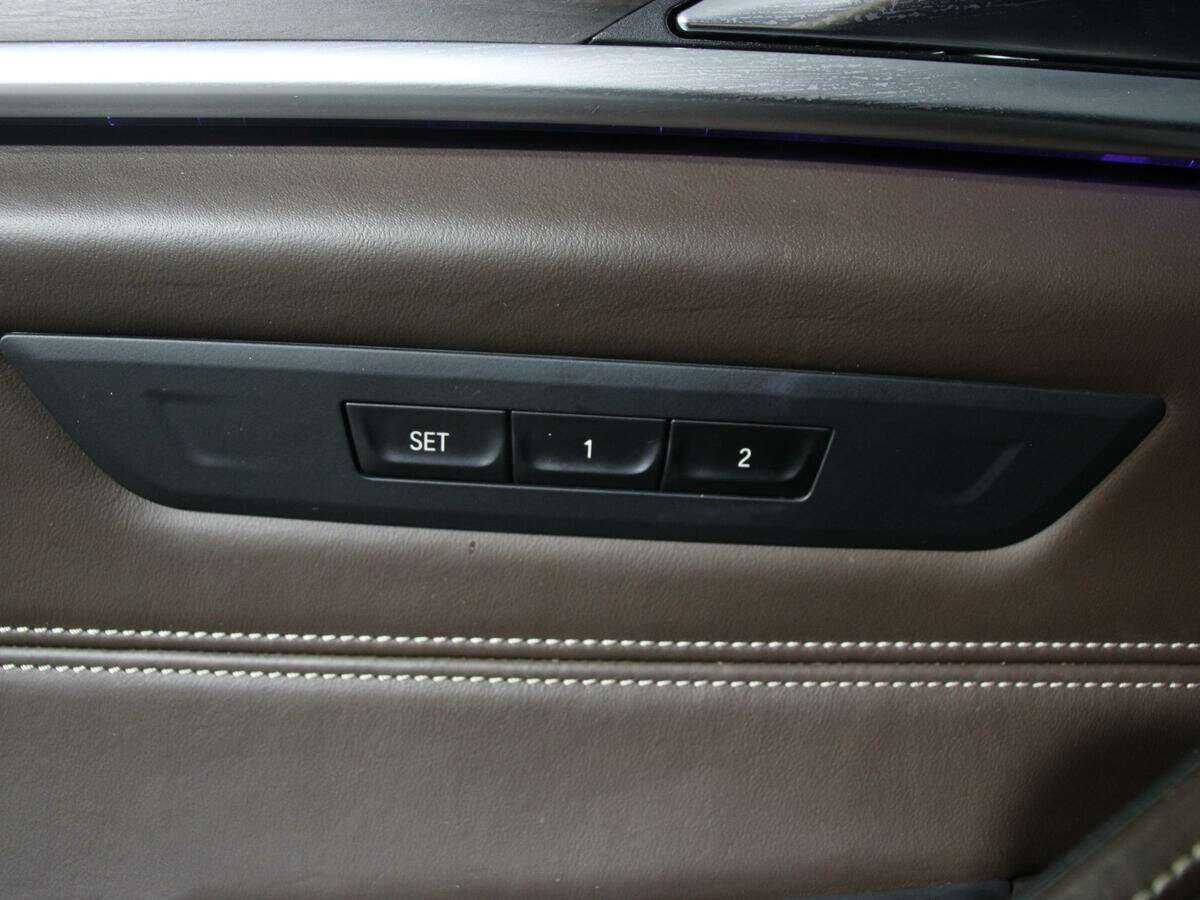 Купить BMW 5 серии 540i xDrive, 2017, 75 124 км, фото №12