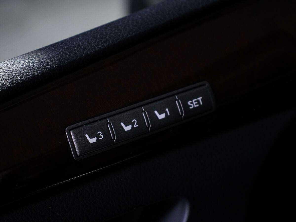 Купить Lexus LX 570, 2012, 297 000 км, фото №25