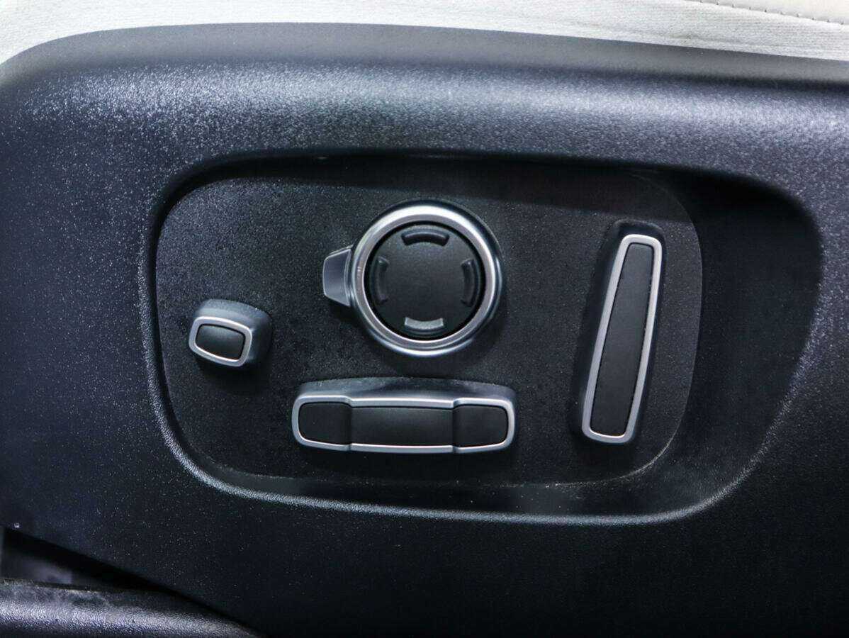 Купить Land Rover Range Rover Velar, 2018, 72 497 км, фото №18