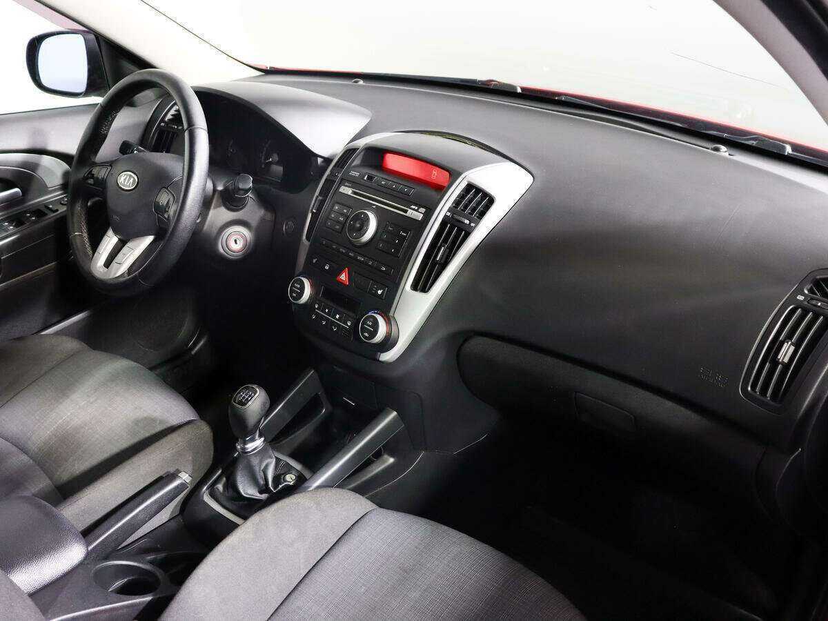 Купить Kia Ceed, 2011, 80 000 км, фото №9
