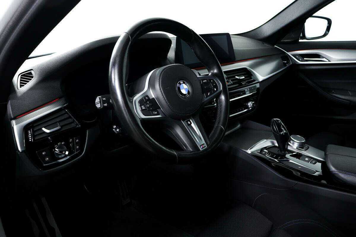 Купить BMW 5 серии 530i xDrive, 2019, 84 352 км, фото №13