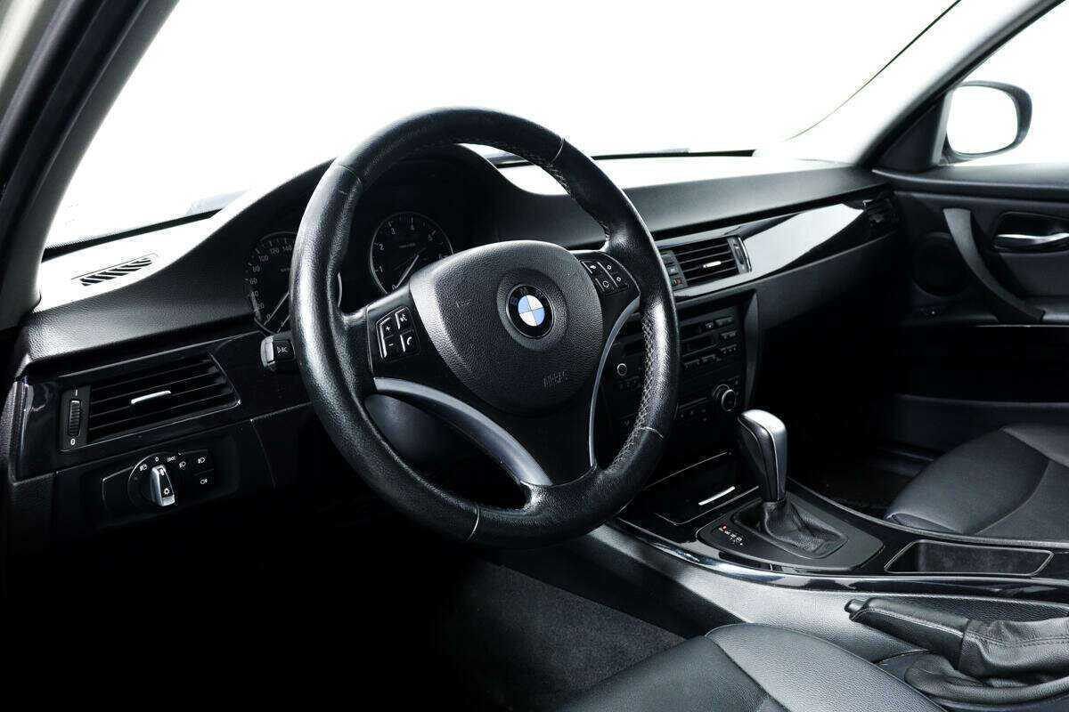 Купить BMW 3 серии 320i, 2010, 262 734 км, фото №13