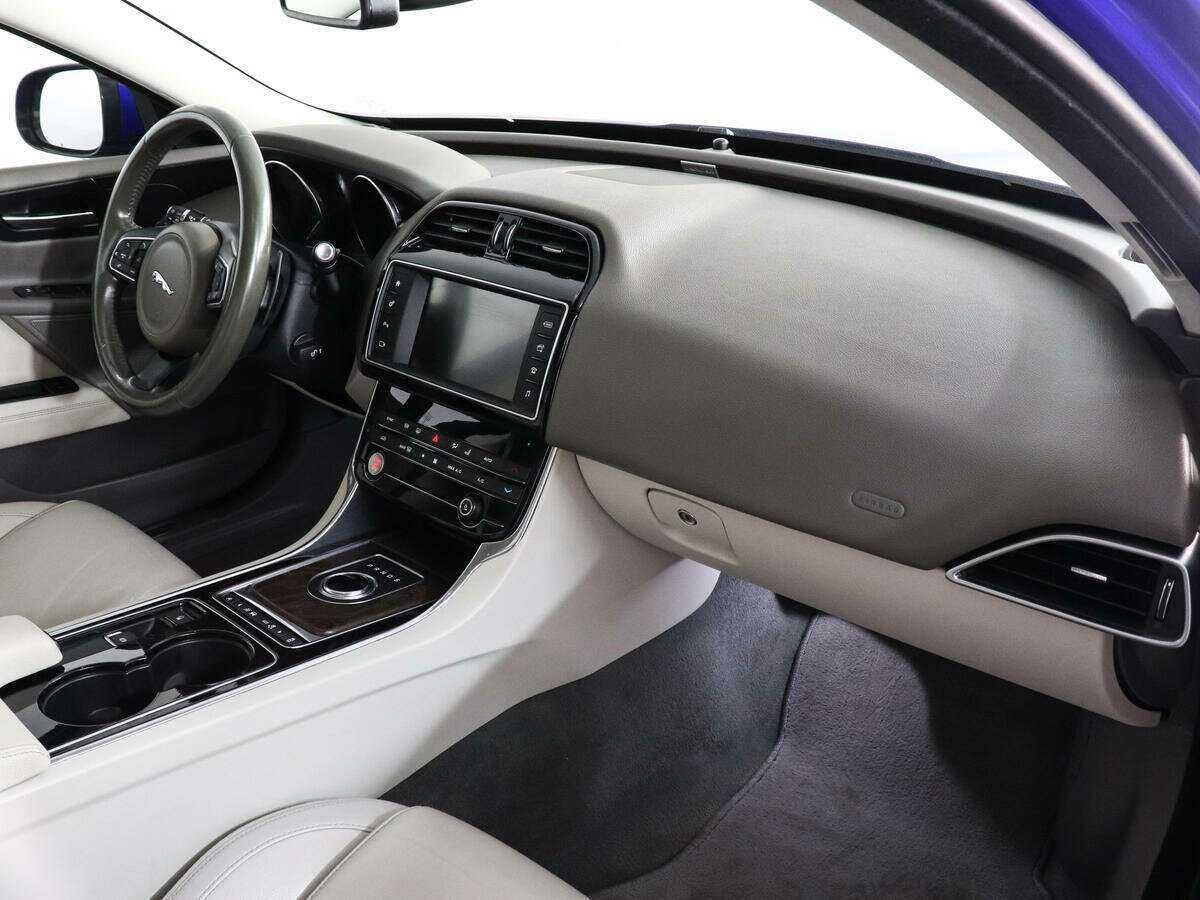 Купить Jaguar XE, 2016, 142 000 км, фото №8