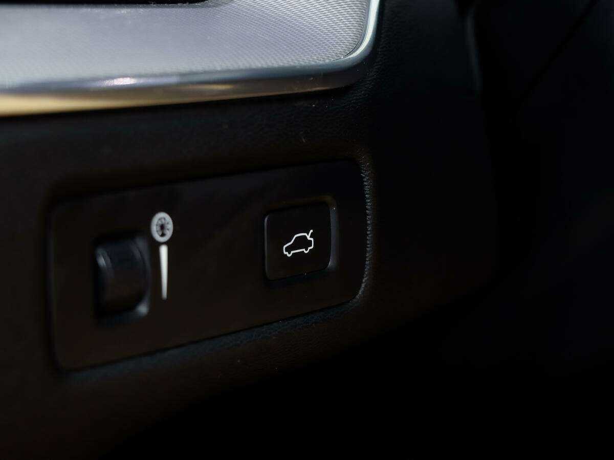 Купить Volvo XC60, 2018, 129 150 км, фото №19