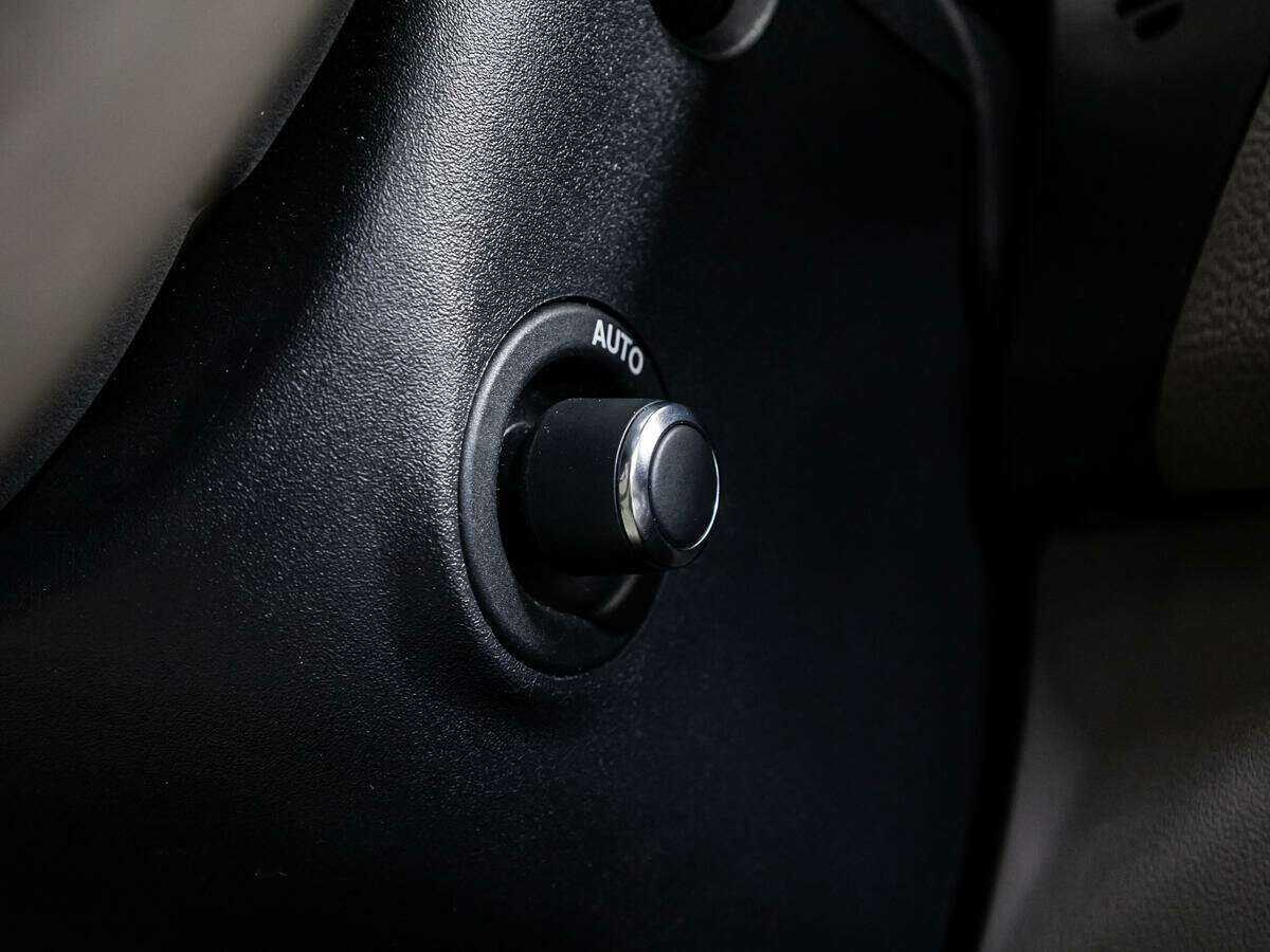 Купить Jaguar XE, 2017, 76 265 км, фото №22