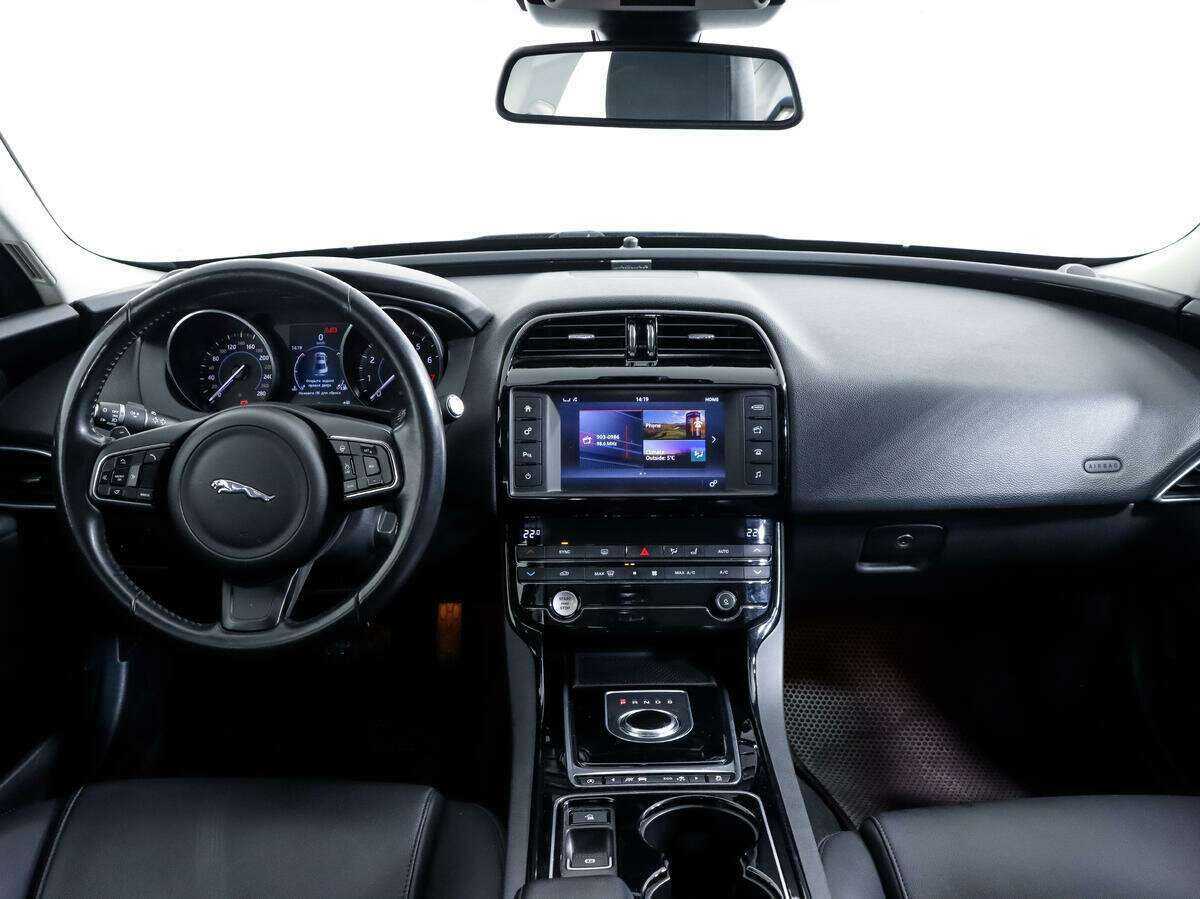 Купить Jaguar XE, 2017, 119 519 км, фото №10