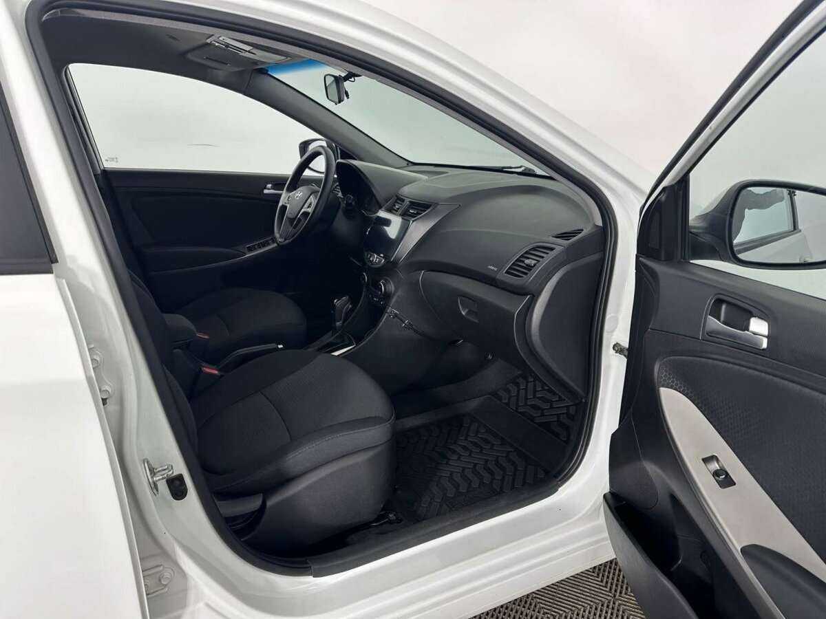 Купить Hyundai Solaris, 2016, 157 958 км, фото №13