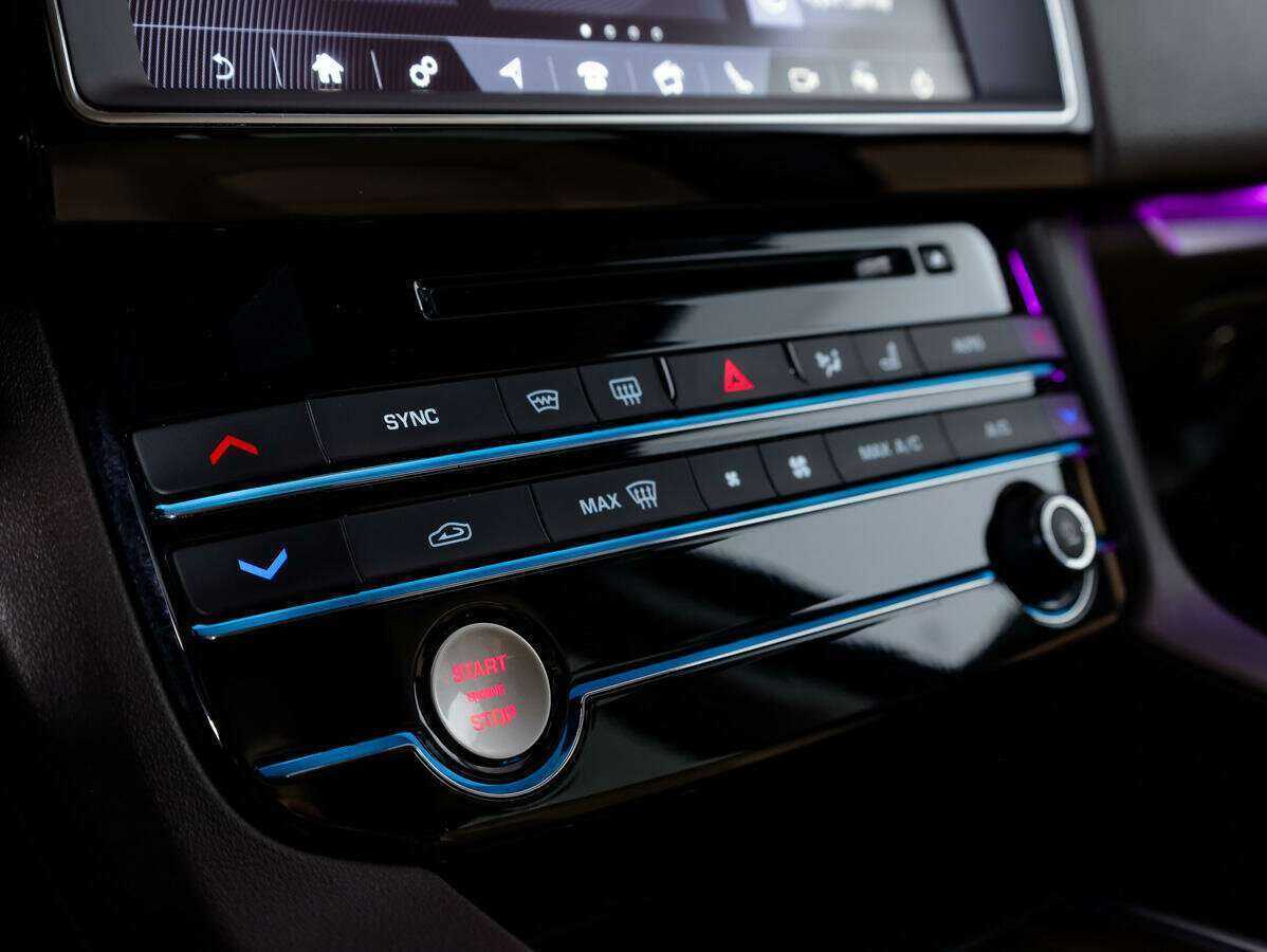 Купить Jaguar F-Pace, 2018, 100 183 км, фото №16