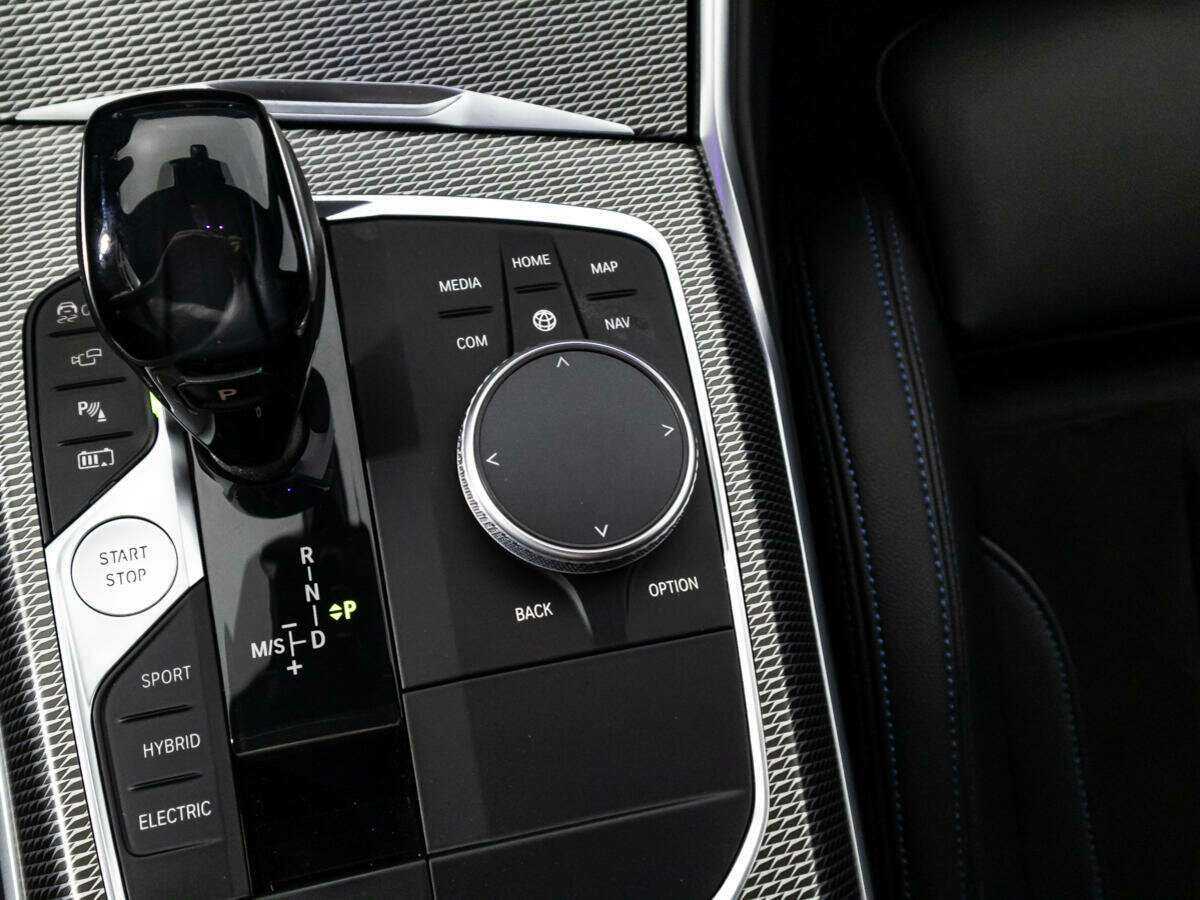 Купить BMW 3 серии 330e, 2020, 85 435 км, фото №18