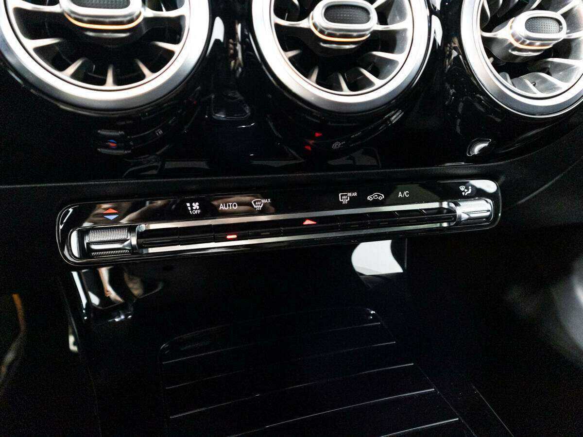 Купить Mercedes-Benz CLA 200, 2019, 58 956 км, фото №16