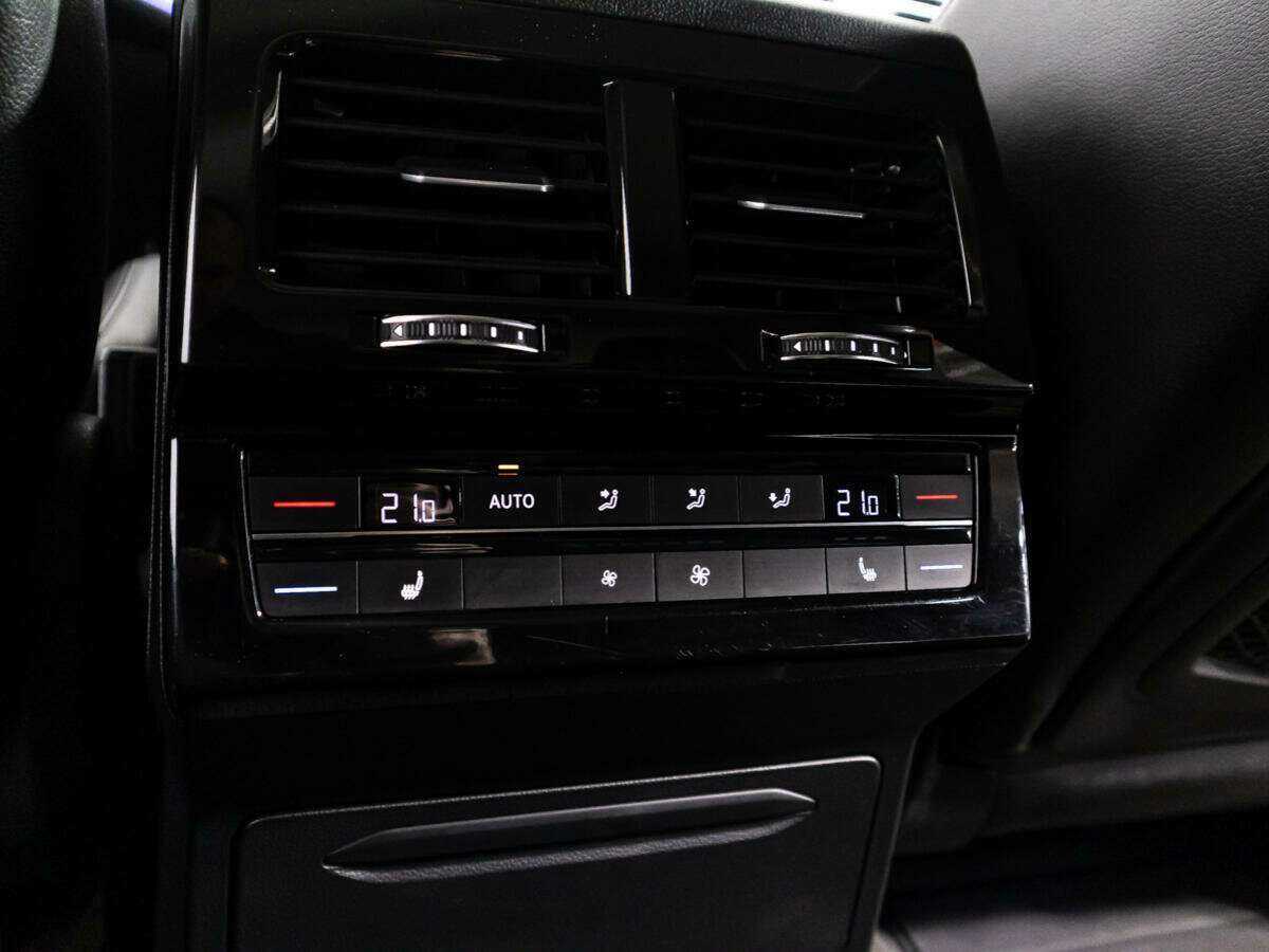 Купить Volkswagen Touareg, 2018, 180 315 км, фото №24