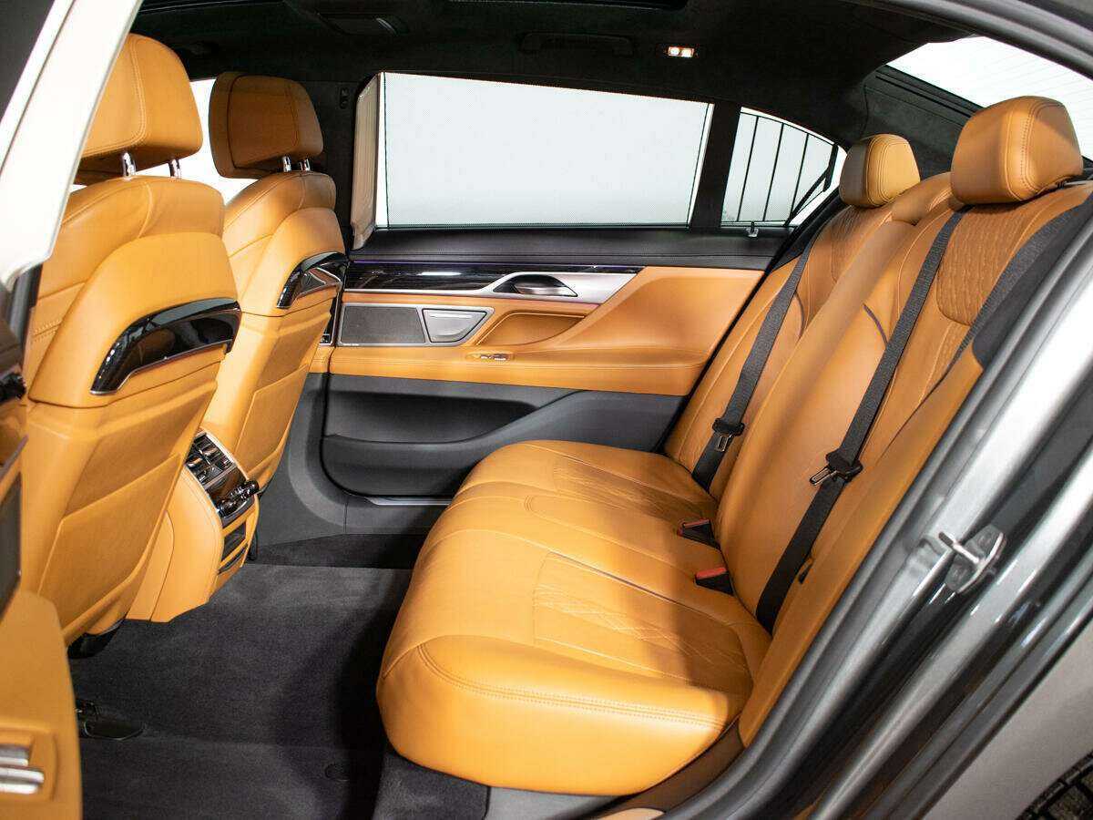 Купить BMW 7 серии 740i, 2018, 45 000 км, фото №10