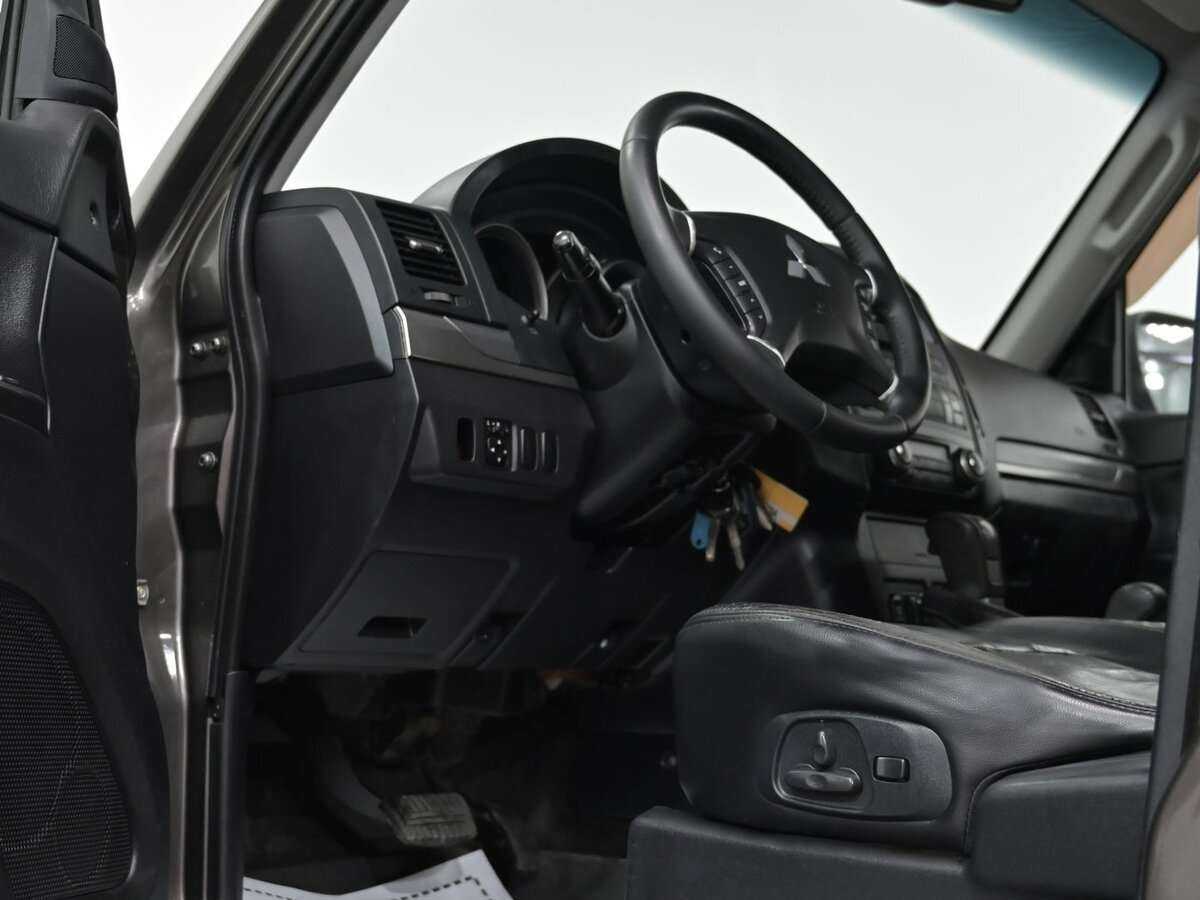 Купить Mitsubishi Pajero, 2010, 153 000 км, фото №9