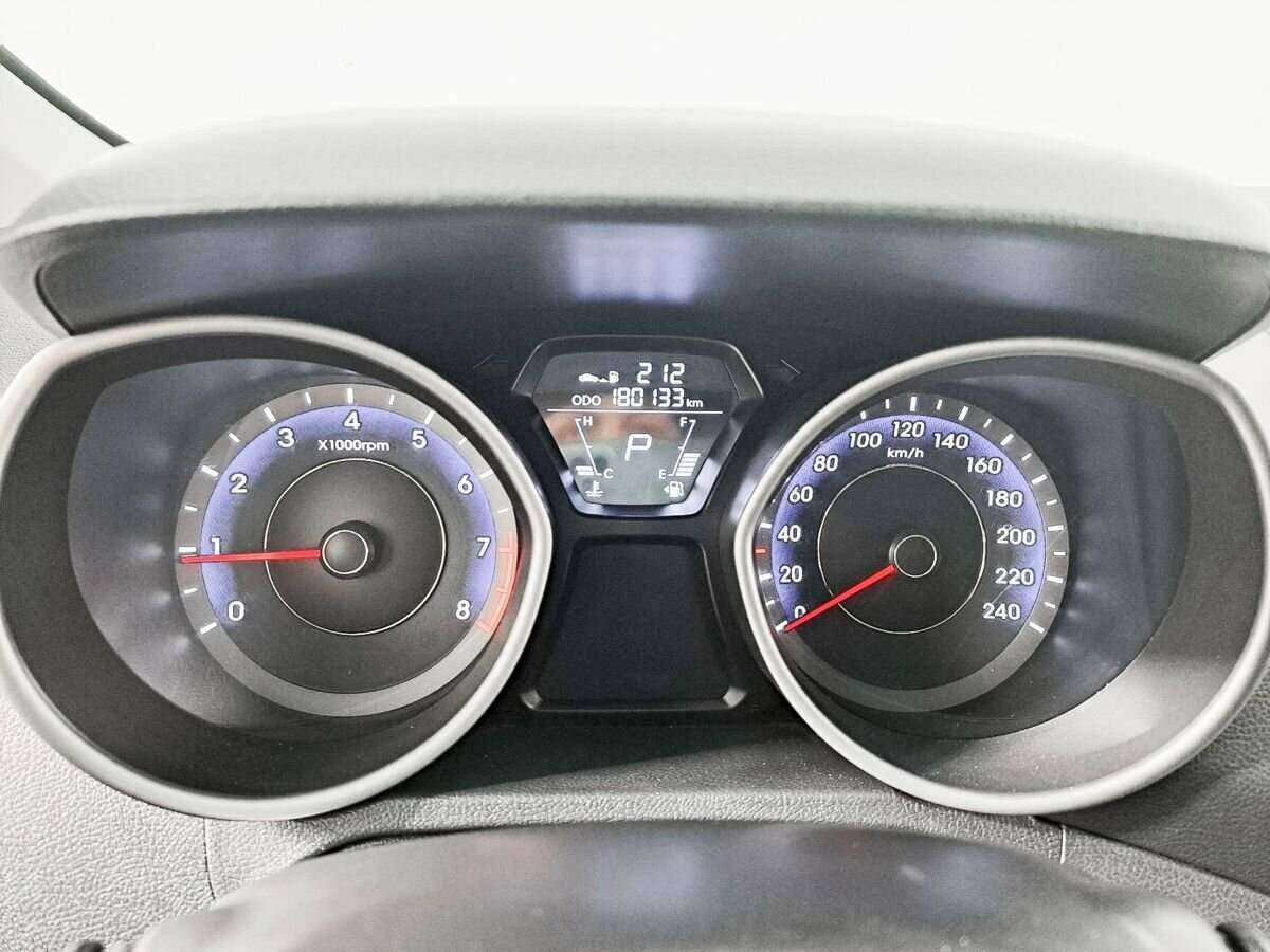 Купить Hyundai Avante, 2011, 171 000 км, фото №9