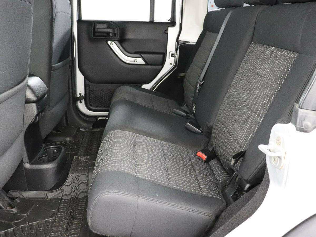 Купить Jeep Wrangler, 2011, 98 835 км, фото №9