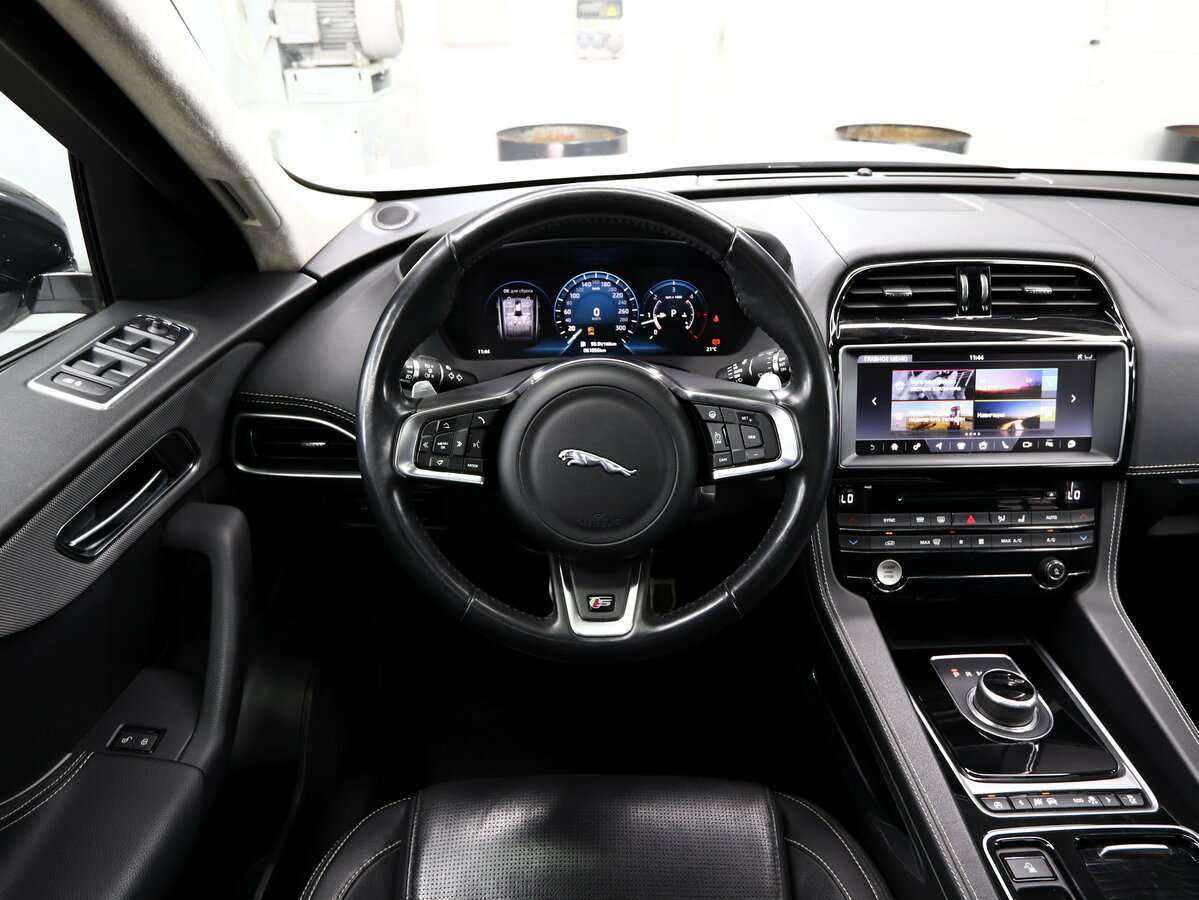 Купить Jaguar F-Pace, 2017, 61 000 км, фото №17