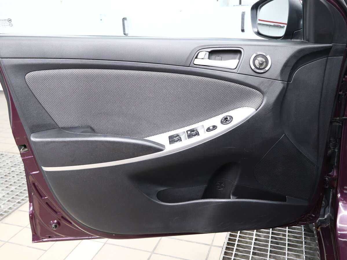 Купить Hyundai Solaris, 2011, 301 000 км, фото №5