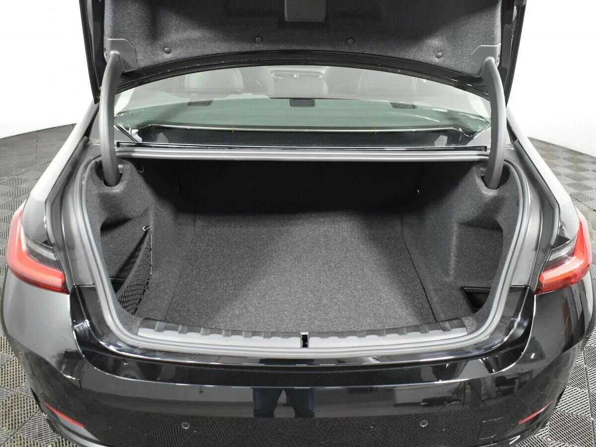 Купить BMW 3 серии 318i, 2023, 100 км, фото №8