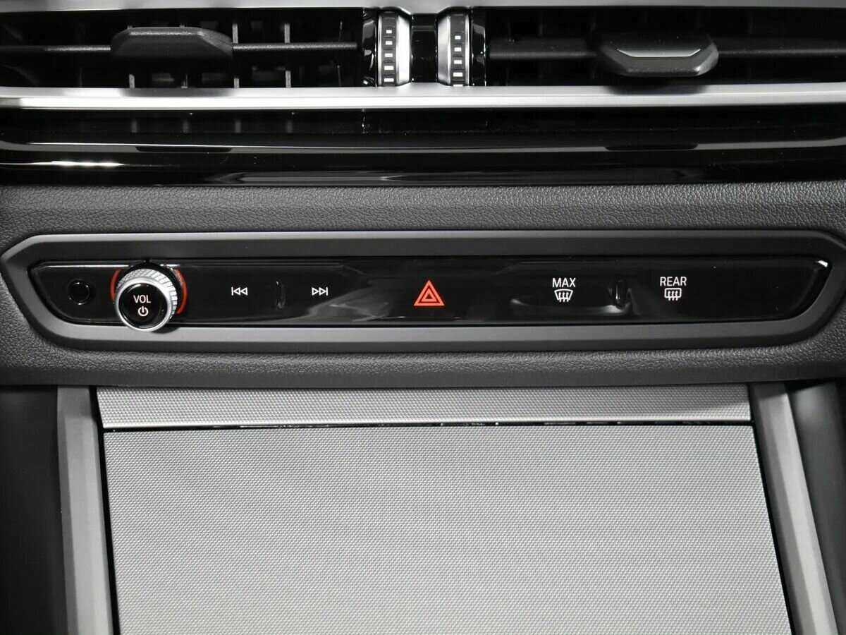 Купить BMW 3 серии 318i, 2023, 100 км, фото №22