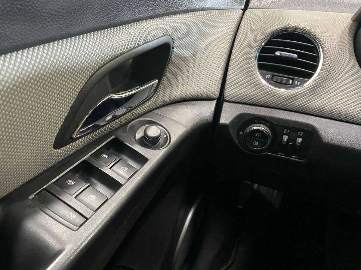Купить Chevrolet Cruze, 2011, 176 300 км, фото №16