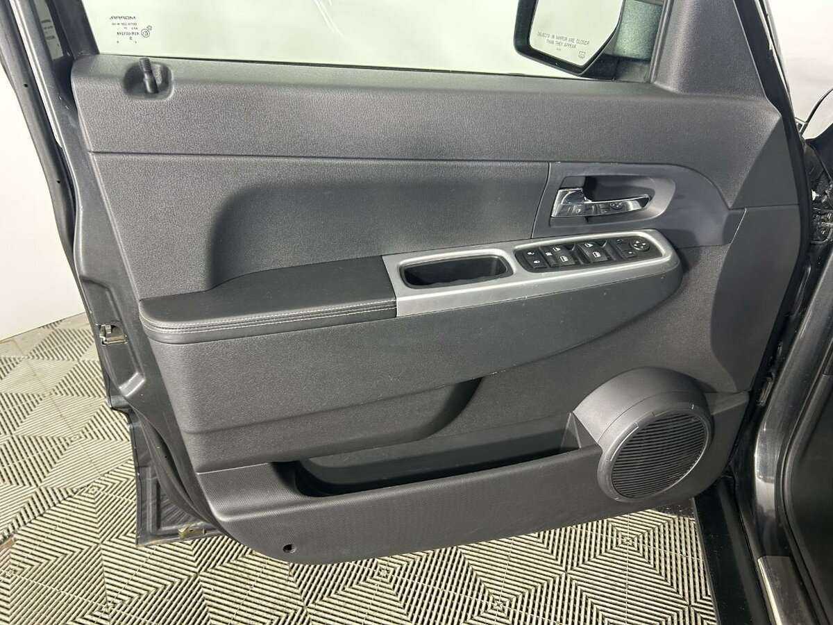 Купить Jeep Cherokee, 2010, 164 424 км, фото №8