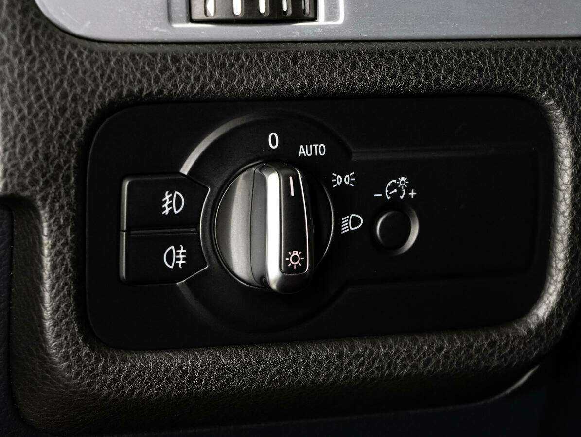 Купить Volkswagen Touareg, 2012, 229 375 км, фото №17