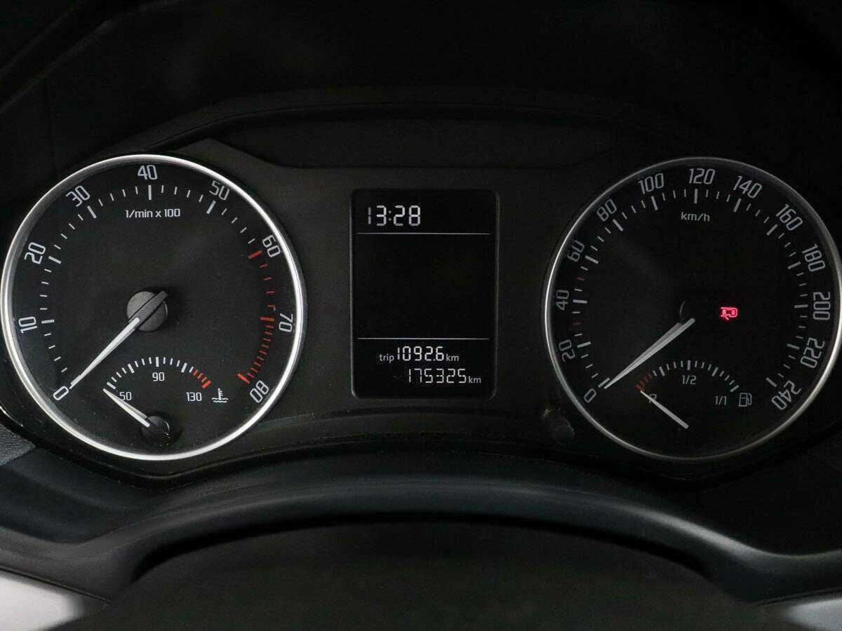 Купить Skoda Octavia, 2011, 175 324 км, фото №9