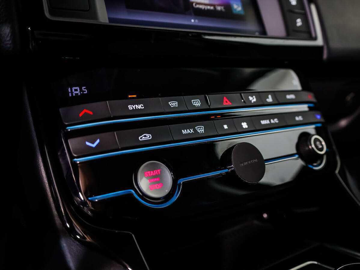 Купить Jaguar XE, 2017, 70 843 км, фото №14