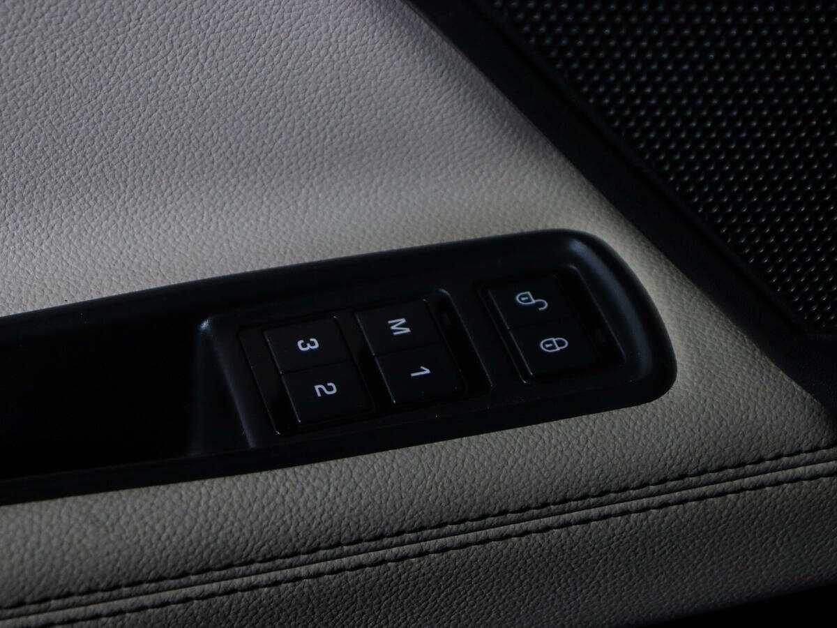 Купить Jaguar XE, 2016, 66 105 км, фото №19