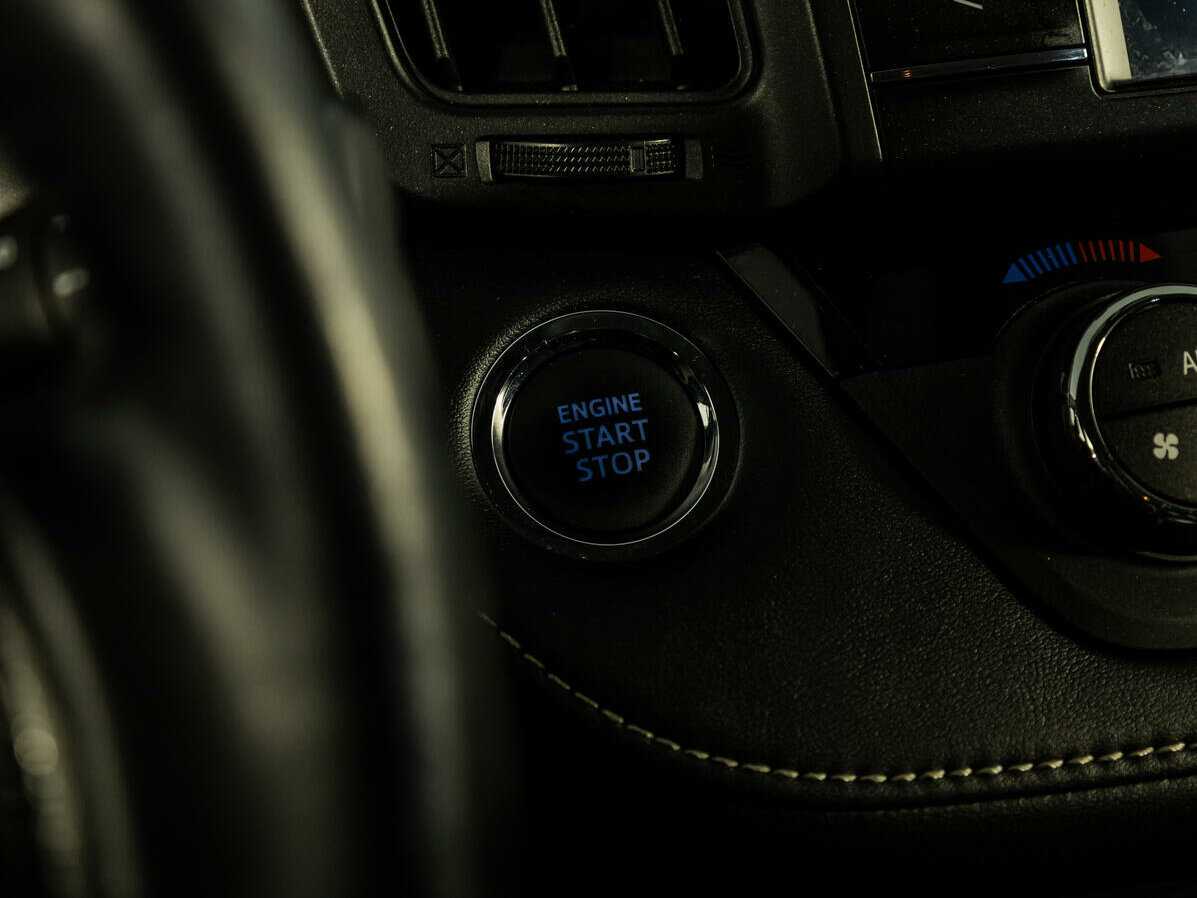 Купить Toyota RAV4, 2015, 68 190 км, фото №17