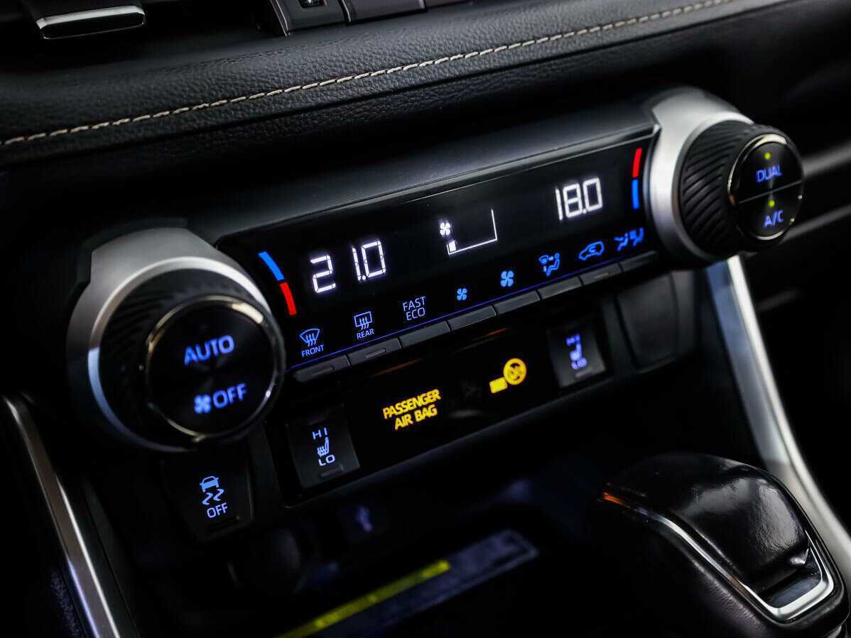 Купить Toyota RAV4, 2021, 56 240 км, фото №15